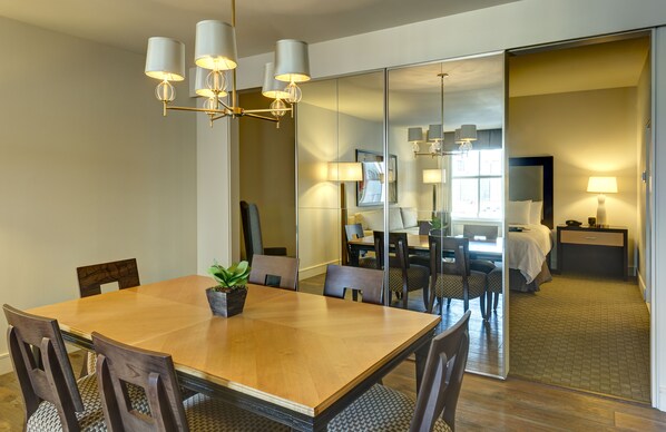 Suite, 1 King Bed with Sofa bed | Living area