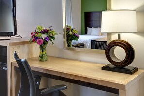 Room, 1 King Bed with Sofa bed | In-room safe, desk, laptop workspace, iron/ironing board - Hampton Inn & Suites New Orleans Downtown (French Qtr Area) (New Orleans)
