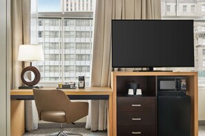 Caja de seguridad en la habitación y escritorio