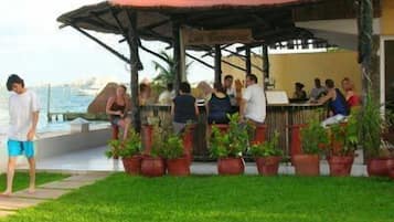 2 bars/lounges, poolside bar, beach bar