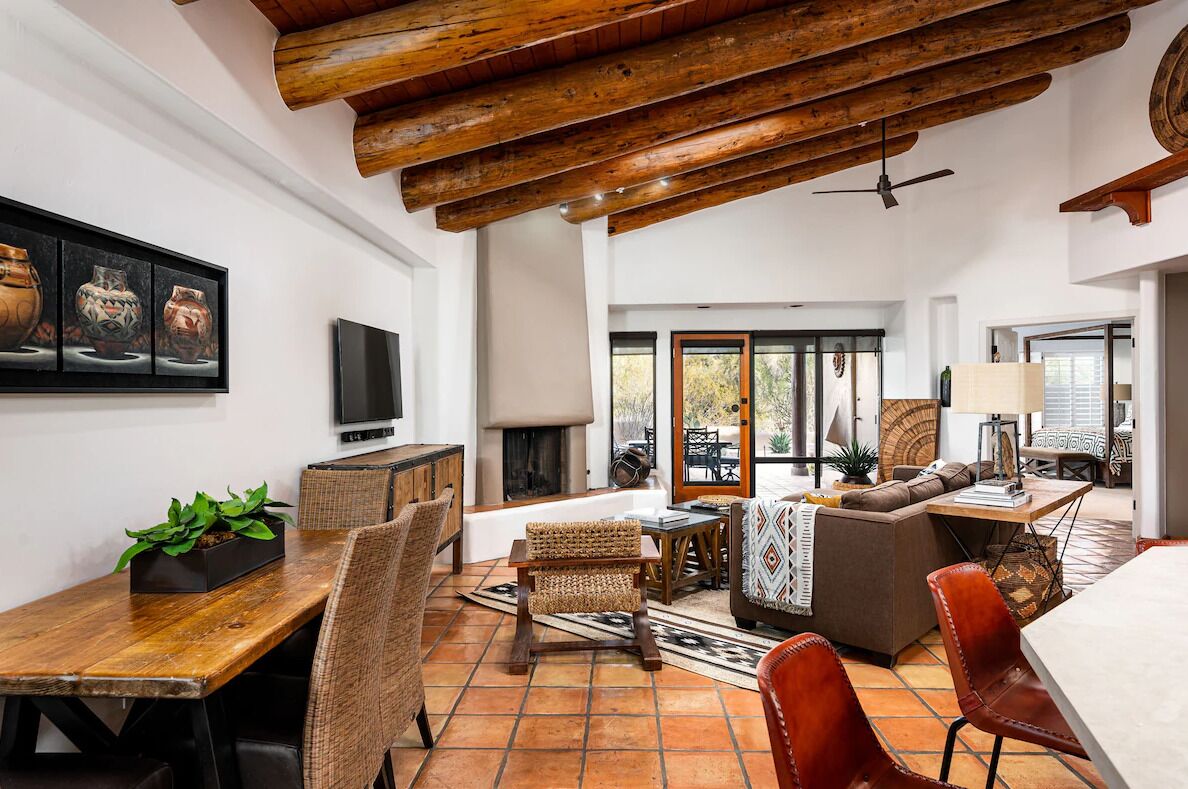 Premium bedding, in-room safe, desk, laptop workspace