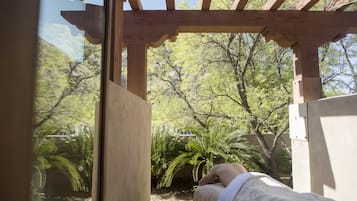 Couples treatment rooms, sauna, hot tub, steam room, body treatments