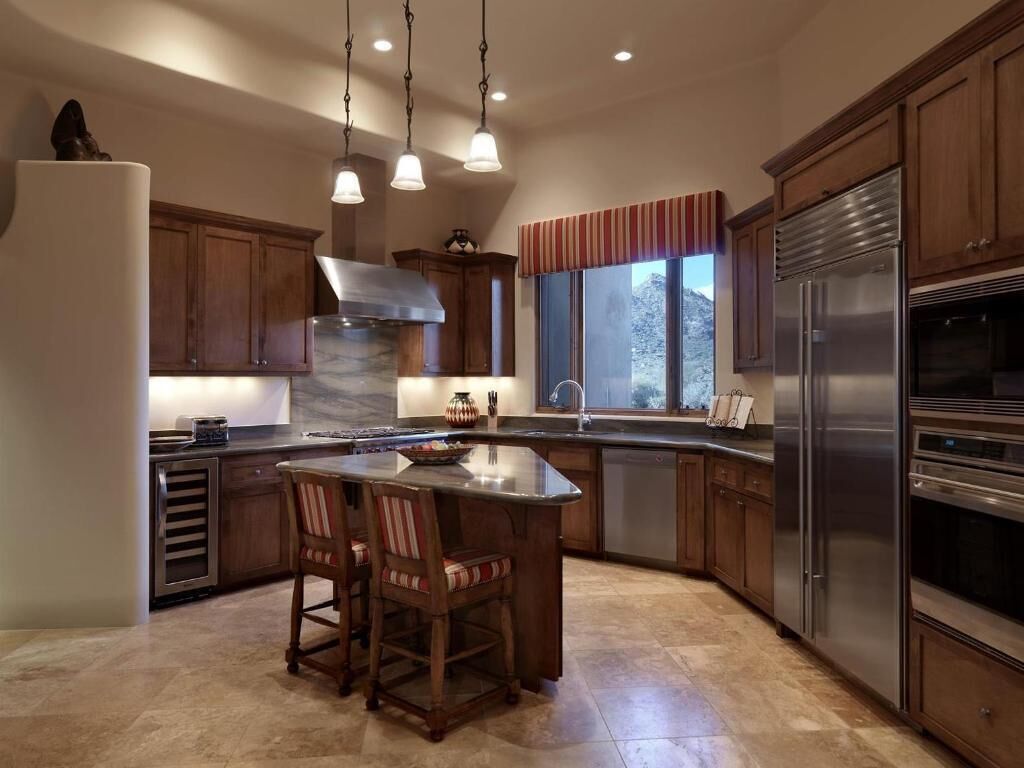 Private kitchen | Fridge, coffee/tea maker