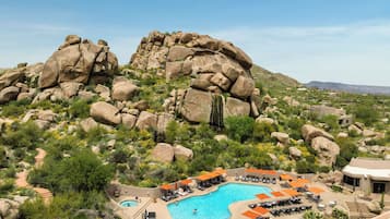 3 piscinas al aire libre, sombrillas, tumbonas