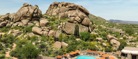 3 outdoor pools, pool umbrellas, pool loungers