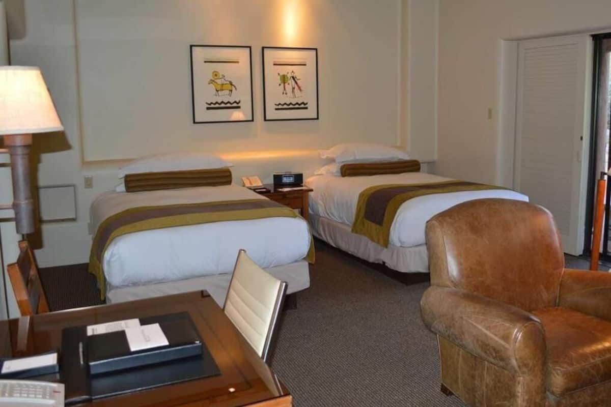 Premium bedding, in-room safe, desk, laptop workspace