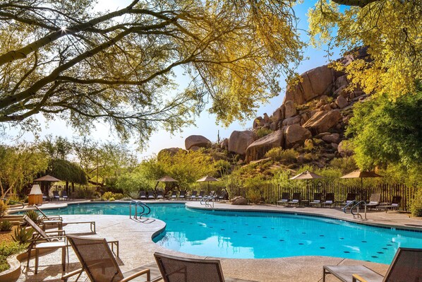 3 outdoor pools, pool umbrellas, pool loungers