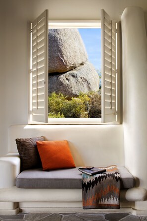 Premium bedding, in-room safe, desk, laptop workspace