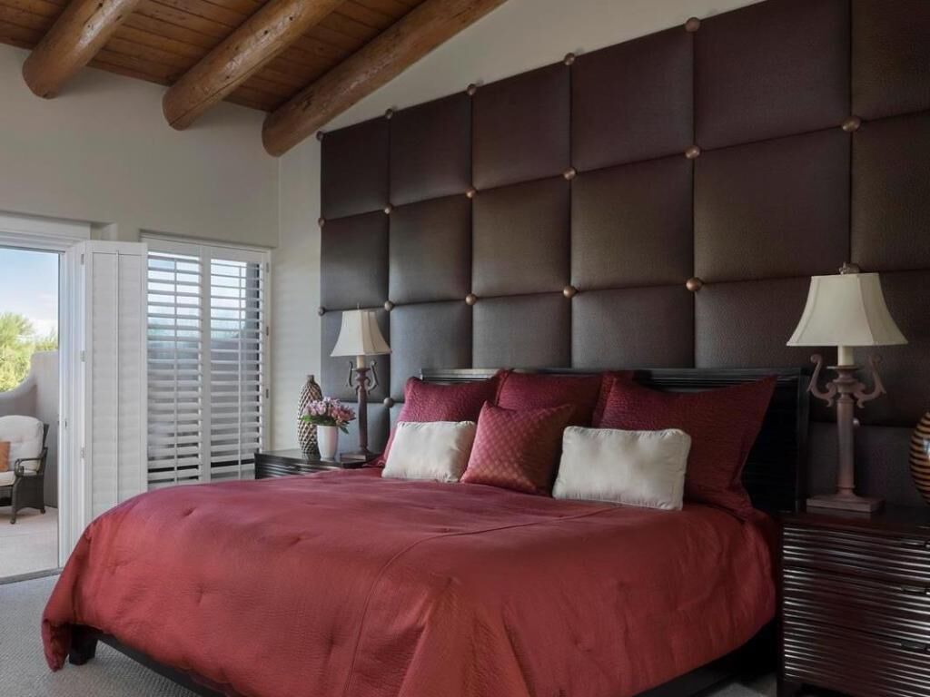 Premium bedding, in-room safe, desk, laptop workspace