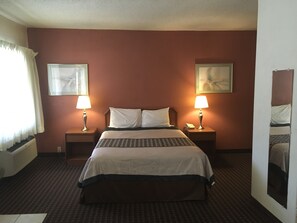 Standard Room, 1 Queen Bed, Non Smoking | Soundproofing, iron/ironing board, rollaway beds, free WiFi - Budget Inn La Fonda Motel (Liberal)