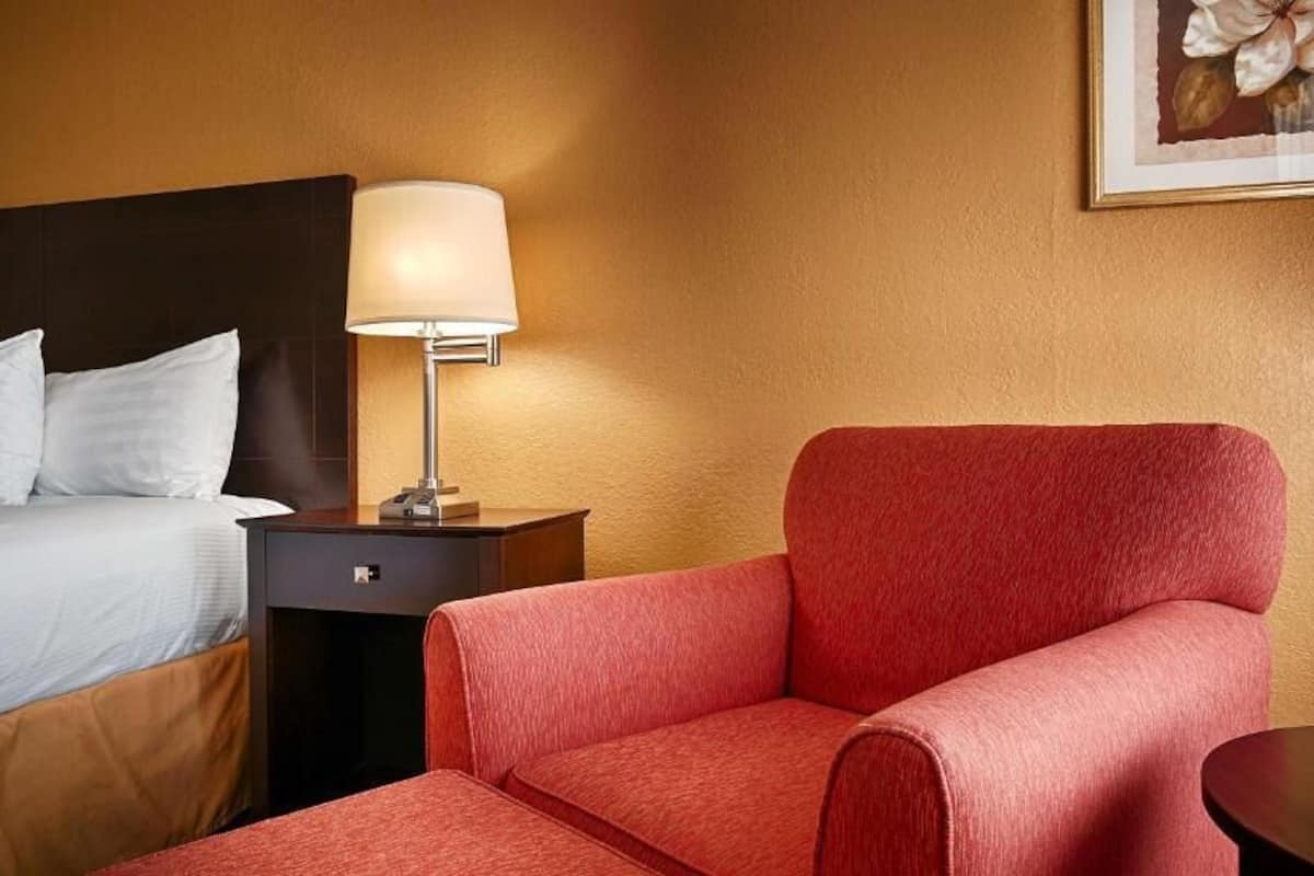 Premium bedding, pillowtop beds, in-room safe, desk