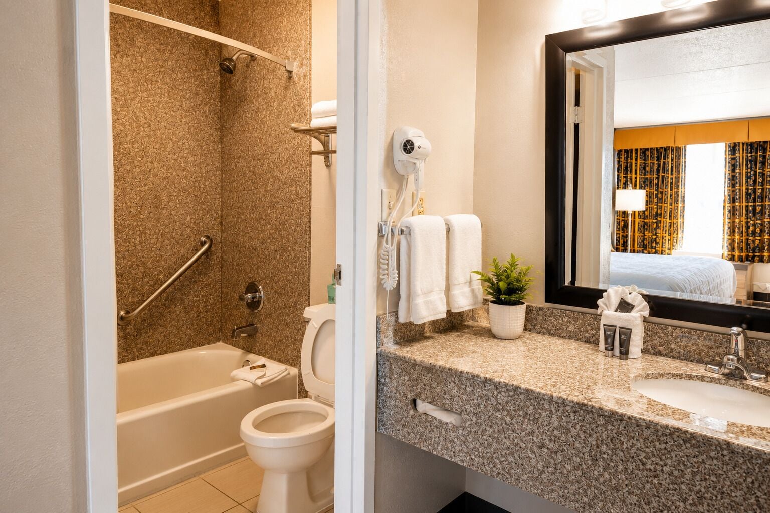 Bañera con ducha, artículos de tocador gratuitos, secador de pelo