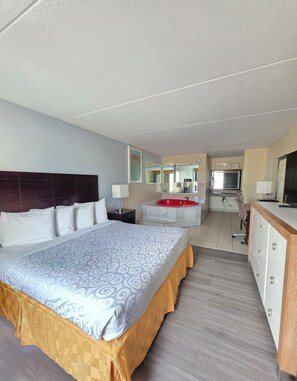 Single Room, 1 King Bed, Non Smoking, Jetted Tub | Premium bedding, pillow-top beds, in-room safe, desk