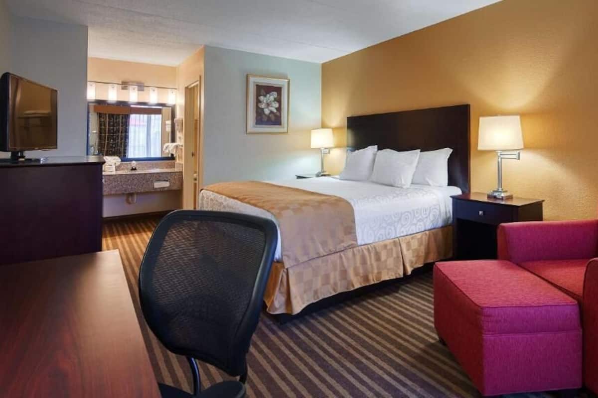 Premium bedding, pillowtop beds, in-room safe, desk