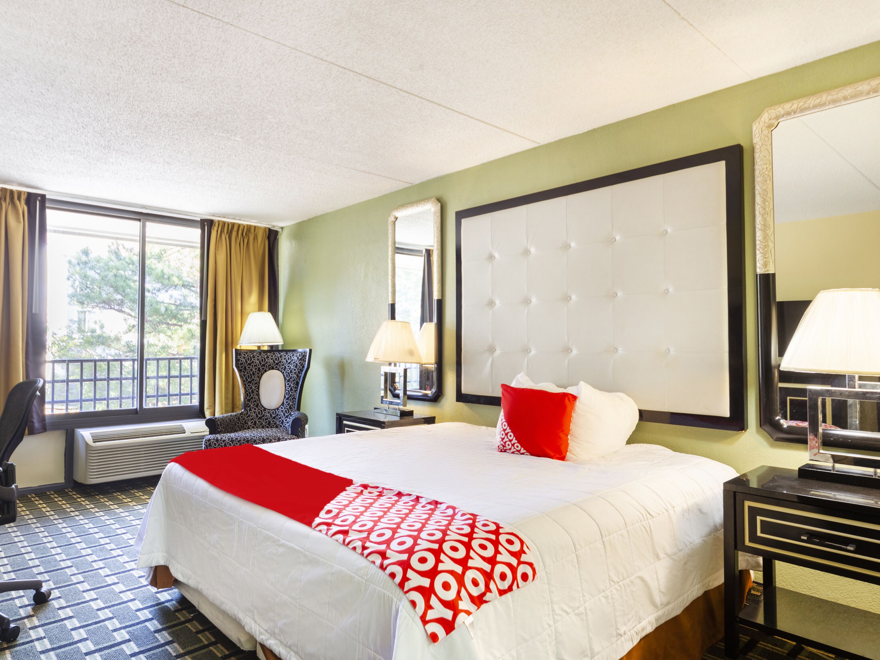 خزنة داخل الغرفة ومكتب ومكواة/لوح كي وواي فاي مجانًا