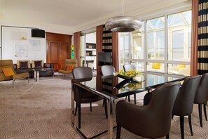 Suite, 1 Bedroom, City View | Living room