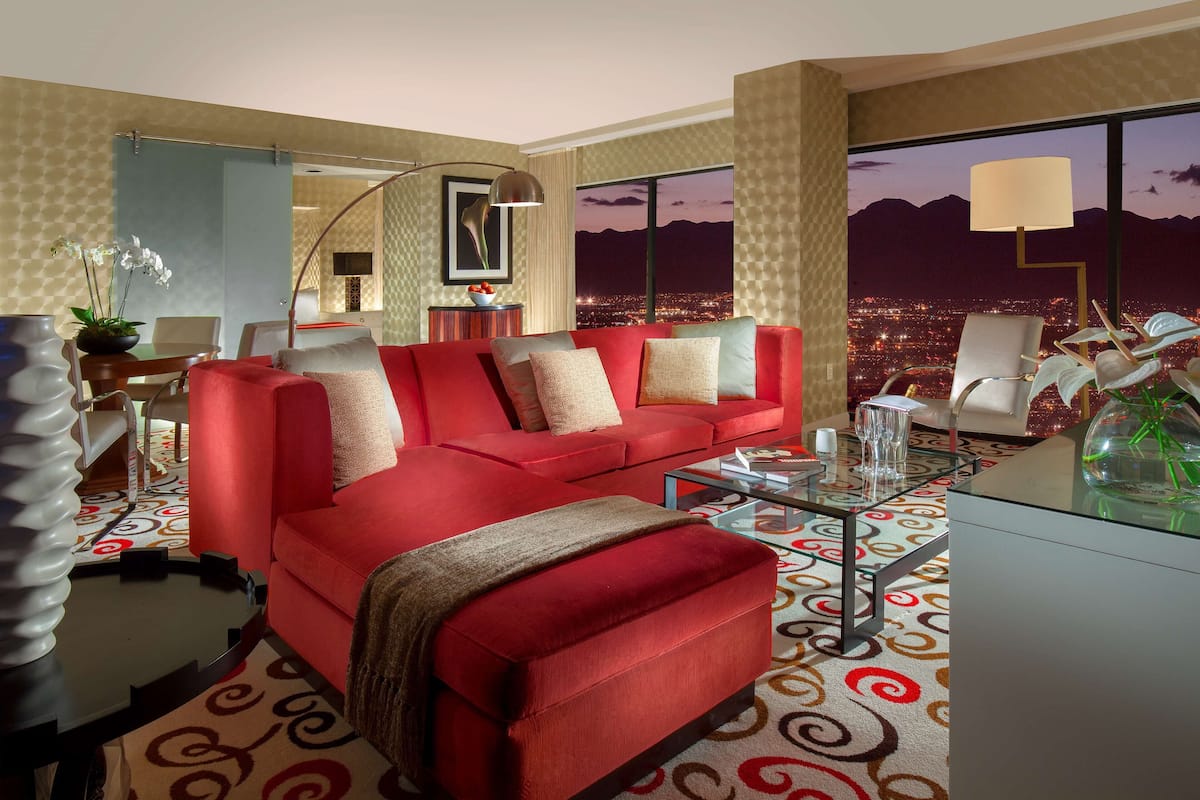 1 bedroom, pillow-top beds, in-room safe, blackout curtains