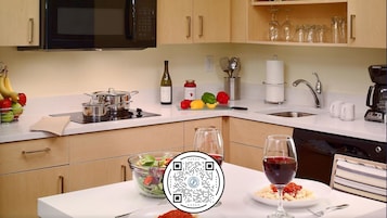 Refrigerador con freezer, microondas, horno, placa de cocina