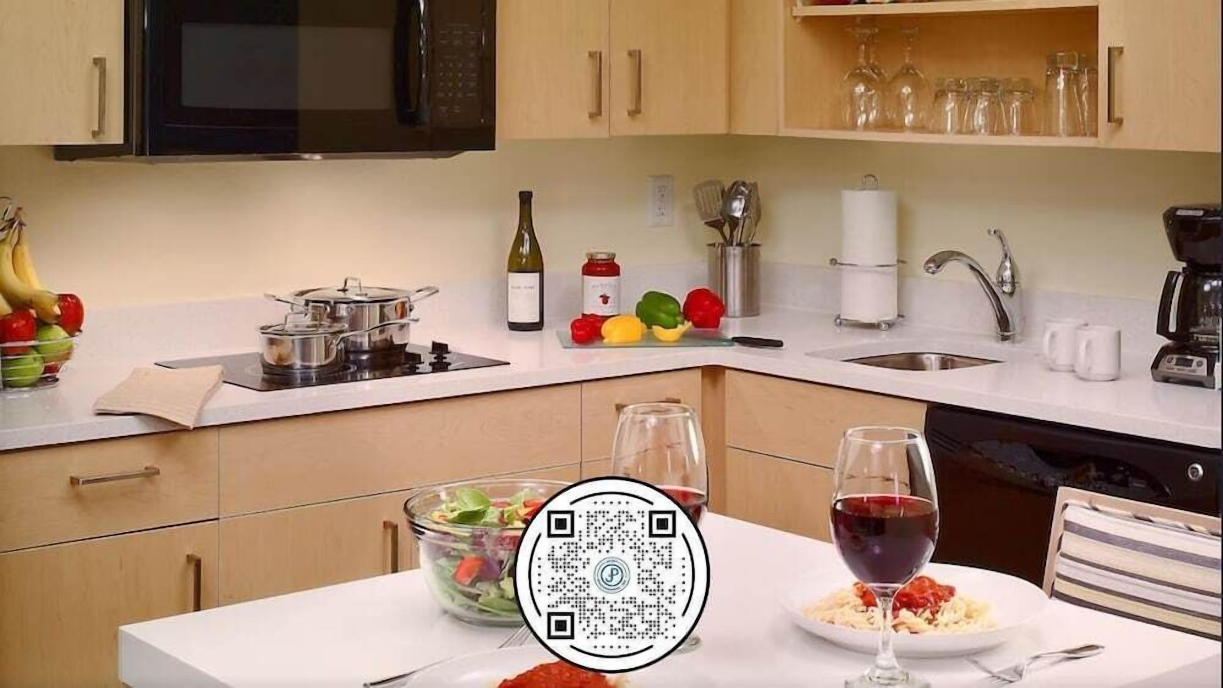 Cuisine privée | Réfrigérateur grande capacité avec congélateur, four à micro-ondes