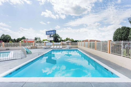 Travelodge by Wyndham Ridgeway Martinsville Area