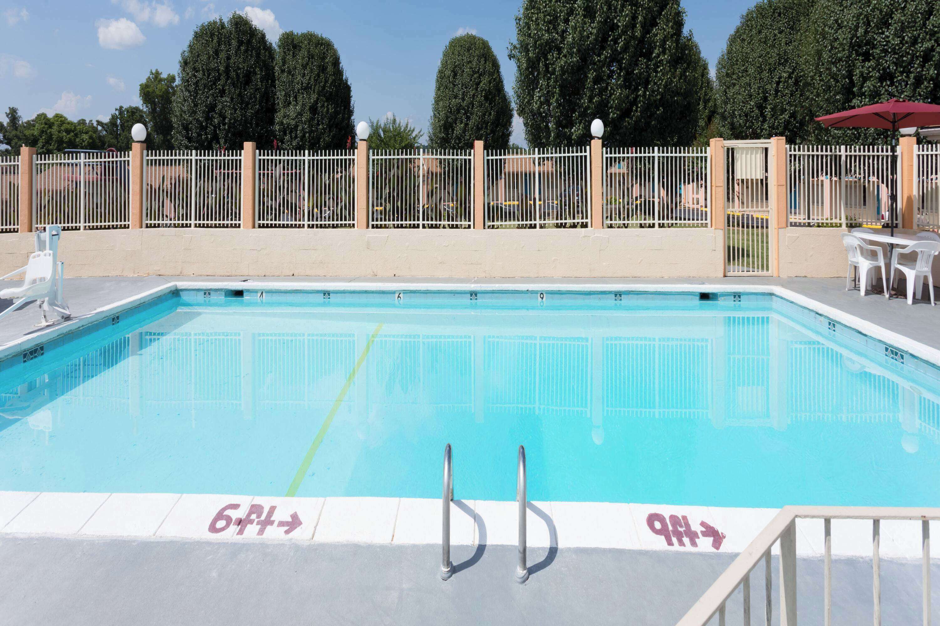 Piscine extérieure (ouverte en saison)