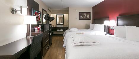 Habitación Premium, 2 camas matrimoniales (Upgraded Bedding & Snack, Smoke Free) | Escritorio, cortinas blackout y insonorización