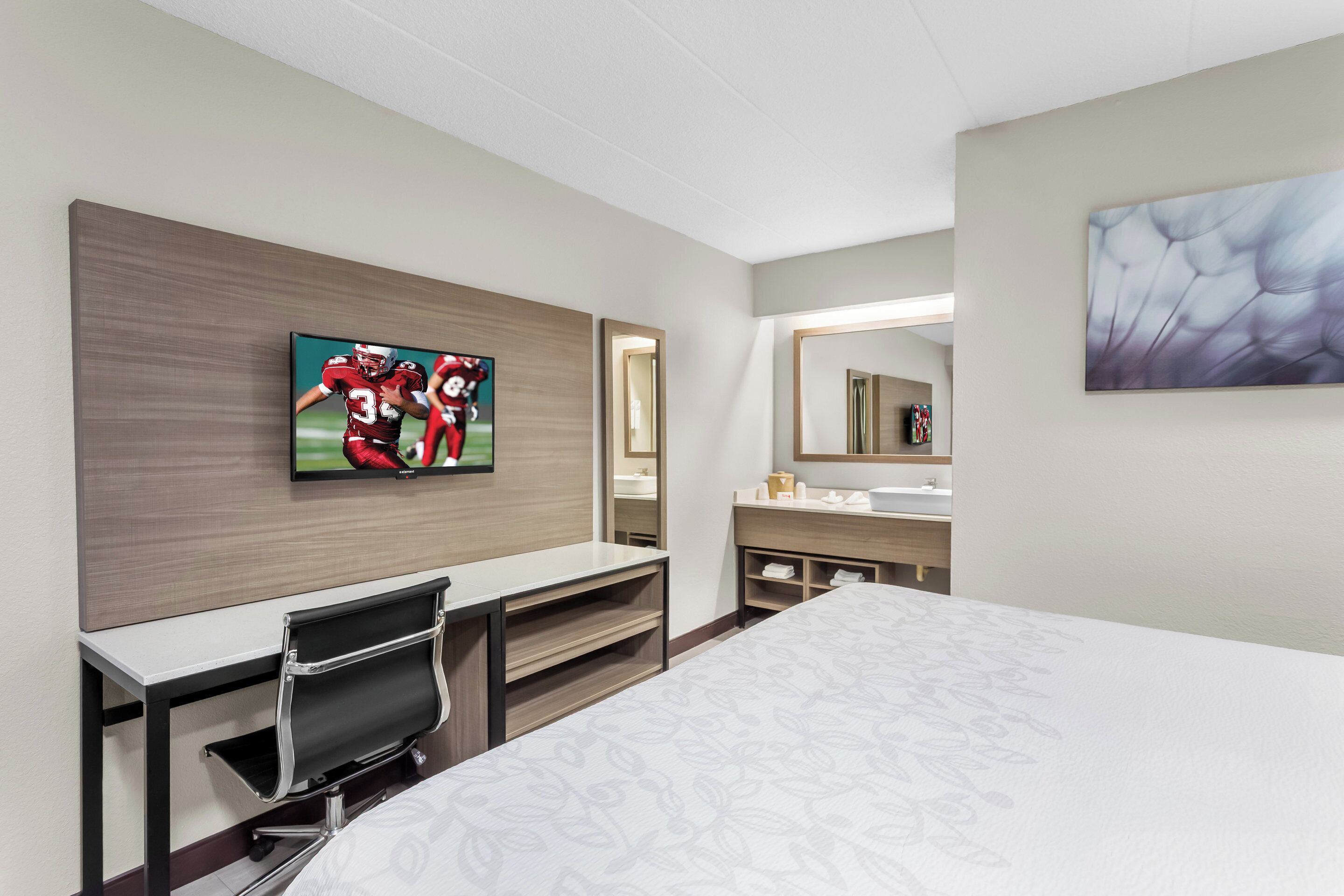 Photo - Red Roof Inn PLUS+ Chicago - Hoffman Estates