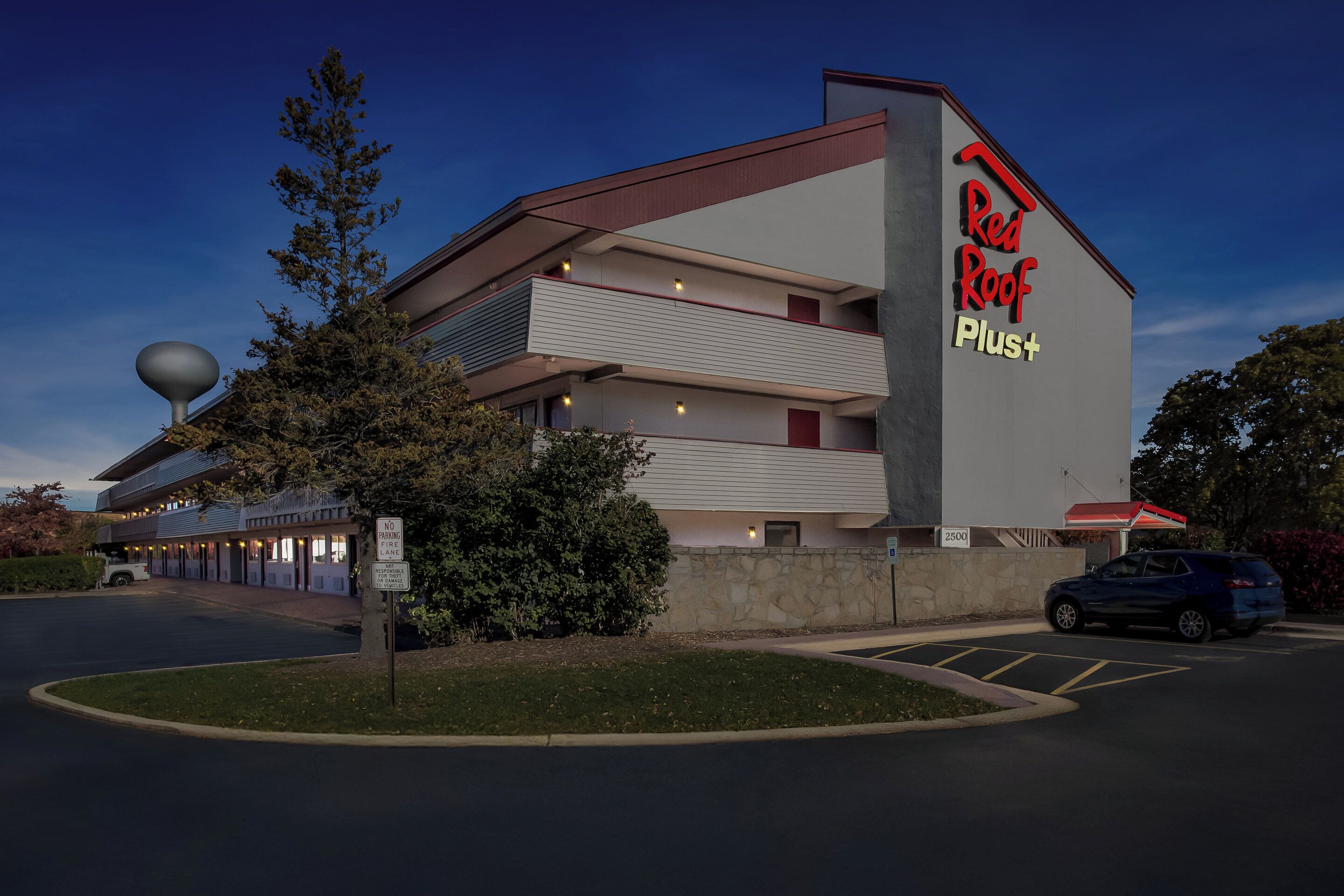 Photo - Red Roof Inn PLUS+ Chicago - Hoffman Estates