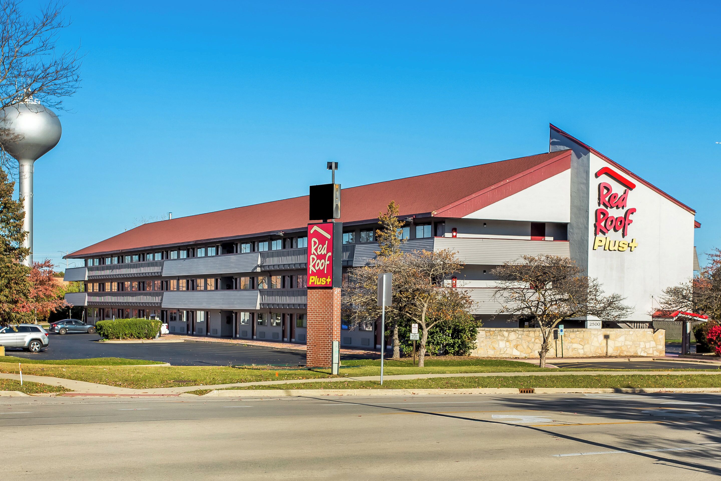 Photo - Red Roof Inn PLUS+ Chicago - Hoffman Estates