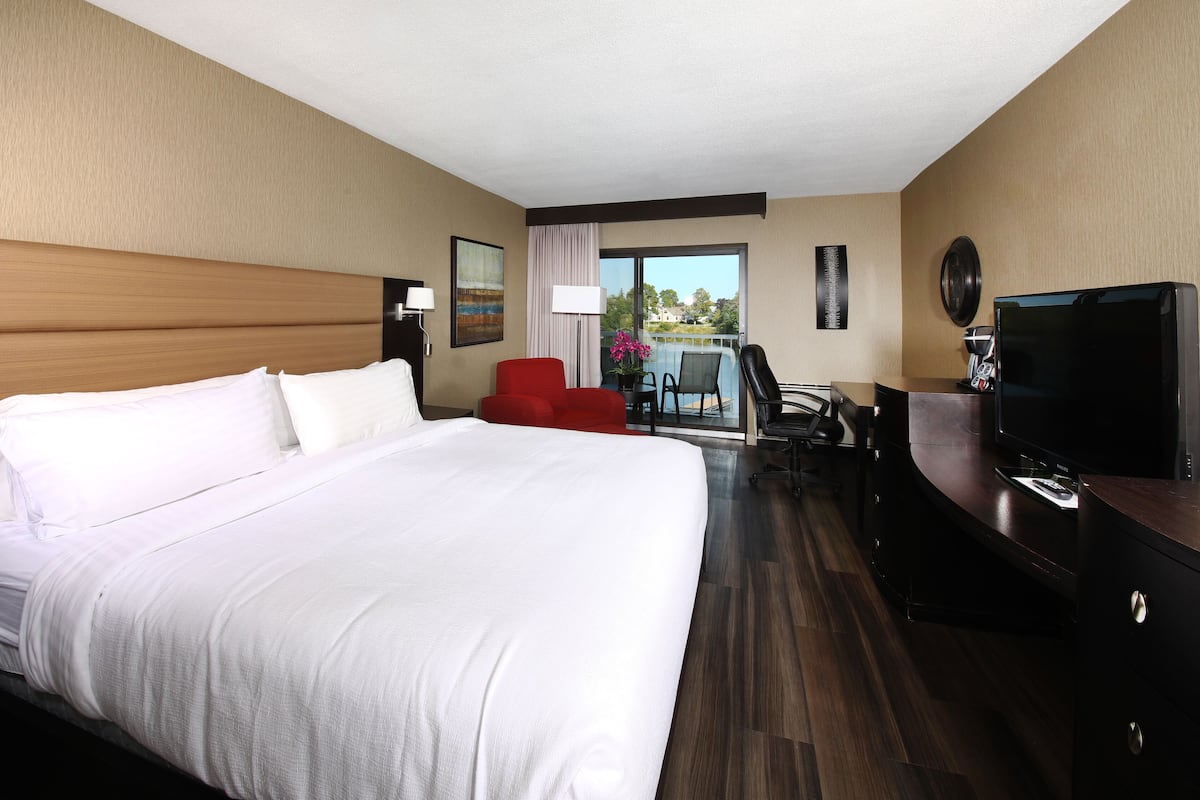 Desk, soundproofing, iron/ironing board, free cribs/infant beds