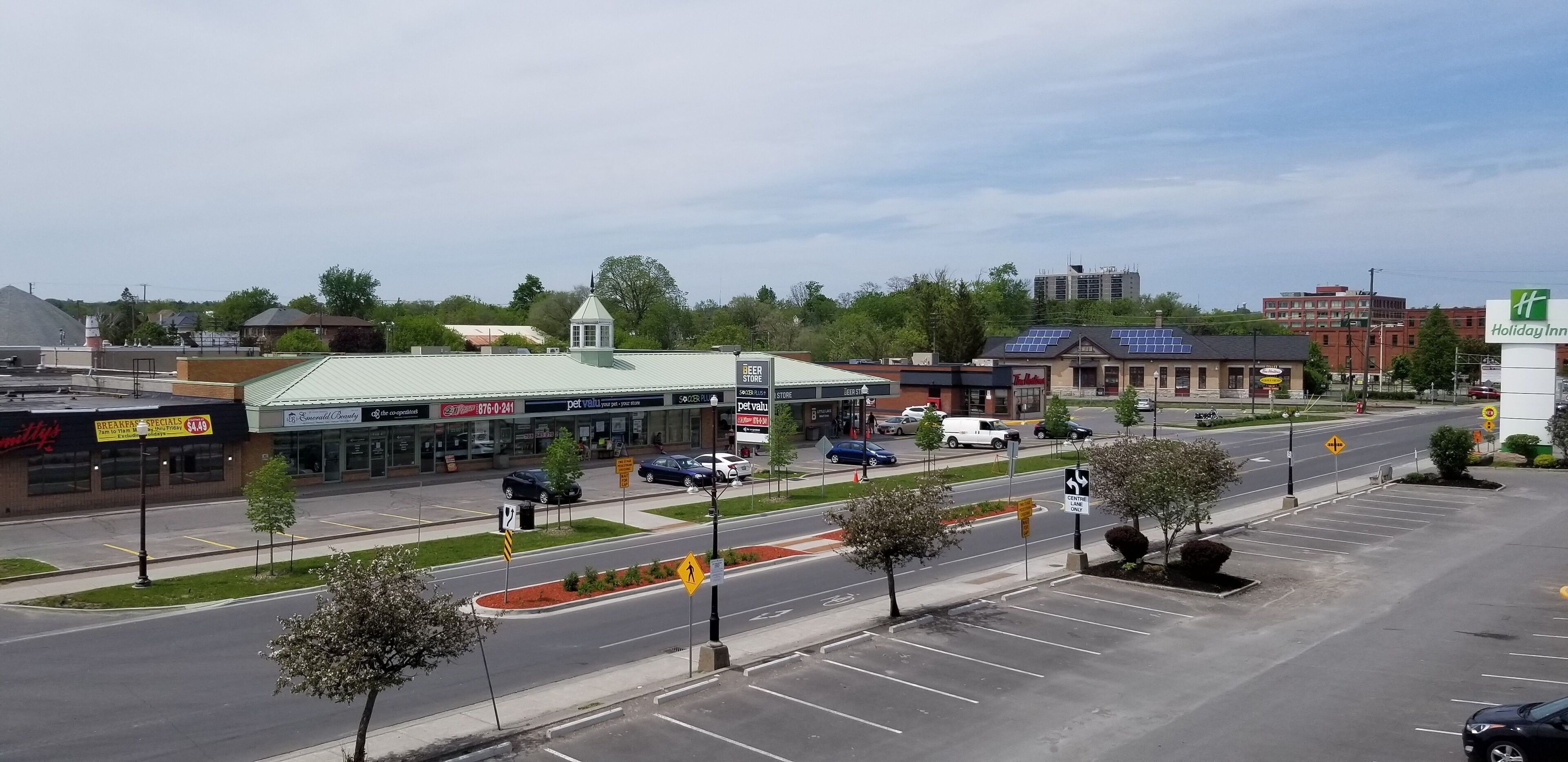 A commercial area with a Holiday Inn Express, a pet store, and a restaurant.
