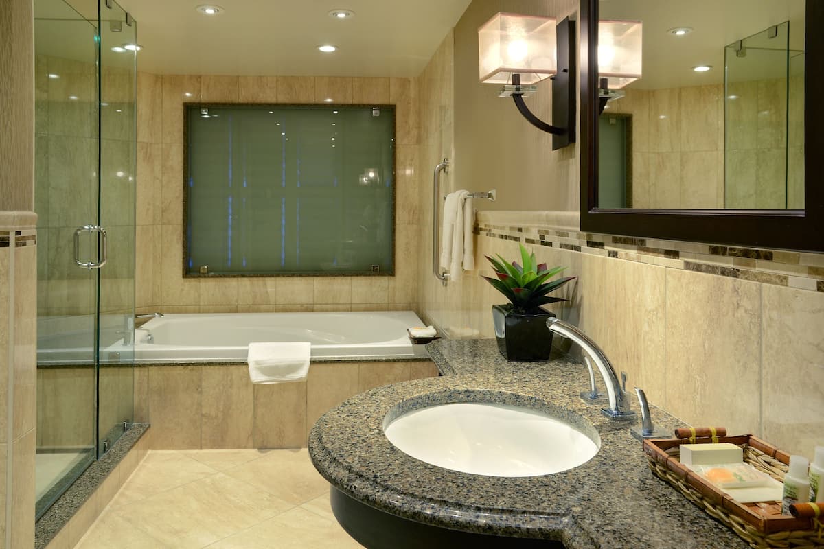 Suite, 1 King Bed, Accessible Bathtub, River View (Jetted Tub) | Desk, soundproofing, iron/ironing board, free cribs/infant beds