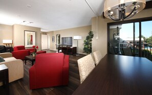Suite, 1 King Bed - Holiday Inn Peterborough-Waterfront, ON by IHG (Peterborough)