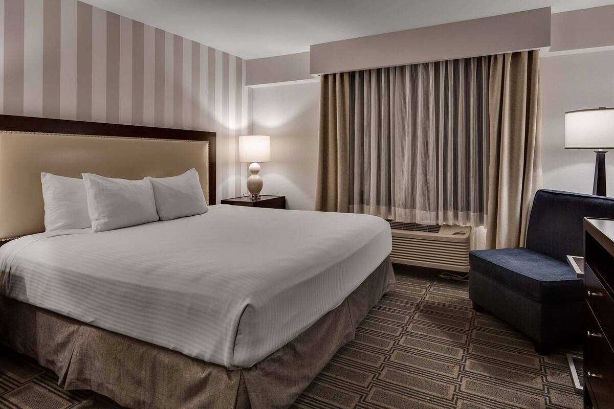 Seterika/papan seterika, cadar katil