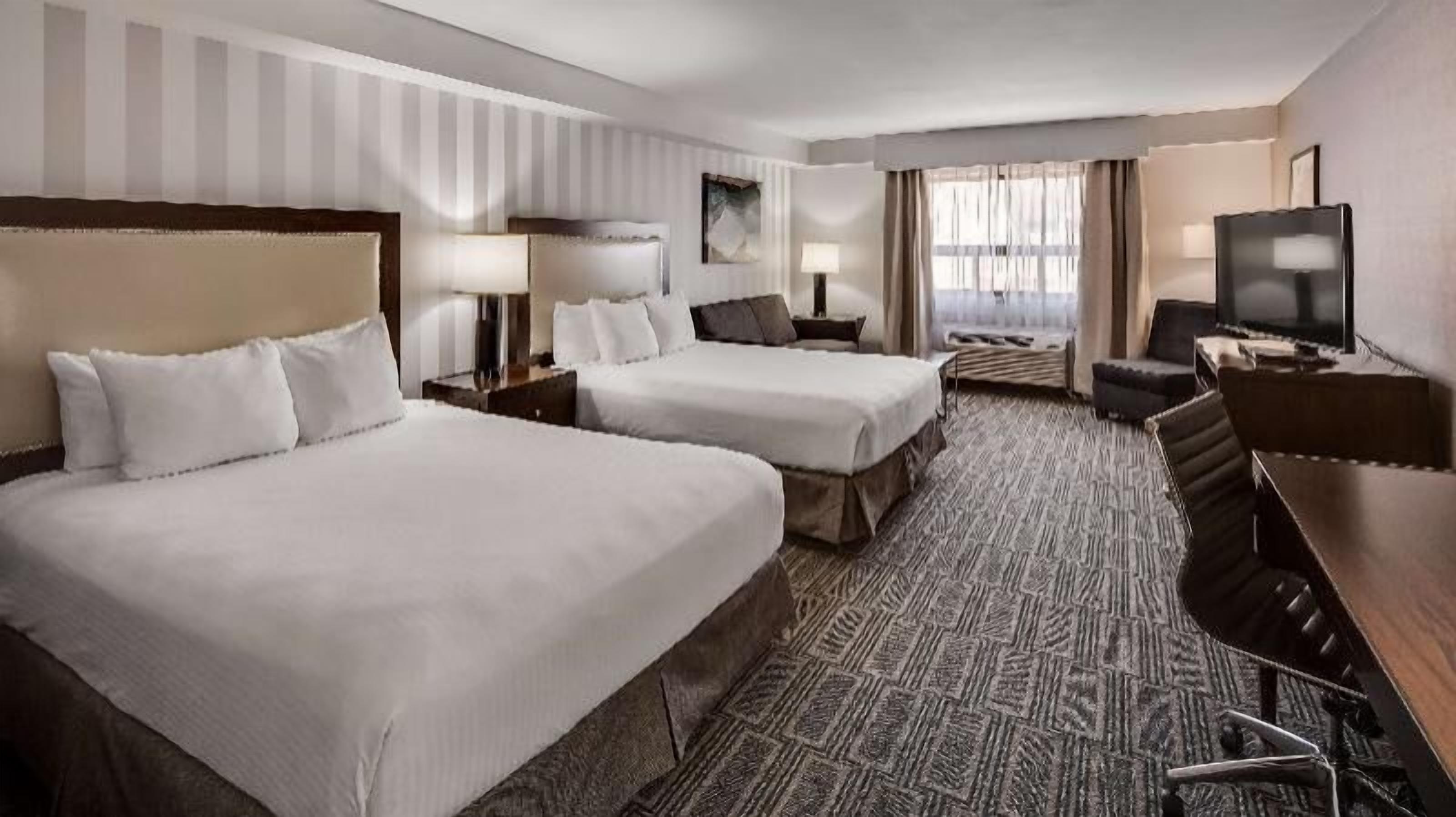 Iron/ironing board, bed sheets