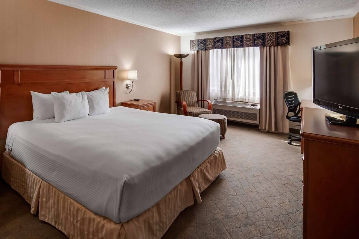 Seterika/papan seterika, cadar katil