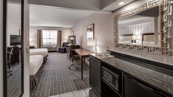 Iron/ironing board, bed sheets