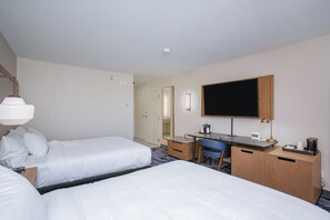 Rom, 2 queensize-senger | Skrivebord, strykejern/-brett og barnesenger (inkludert)