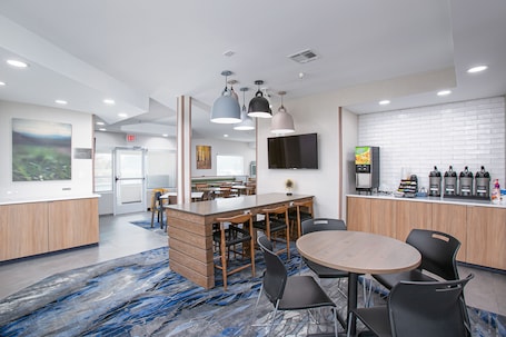 Free daily continental breakfast