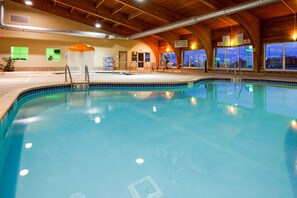 Una piscina cubierta