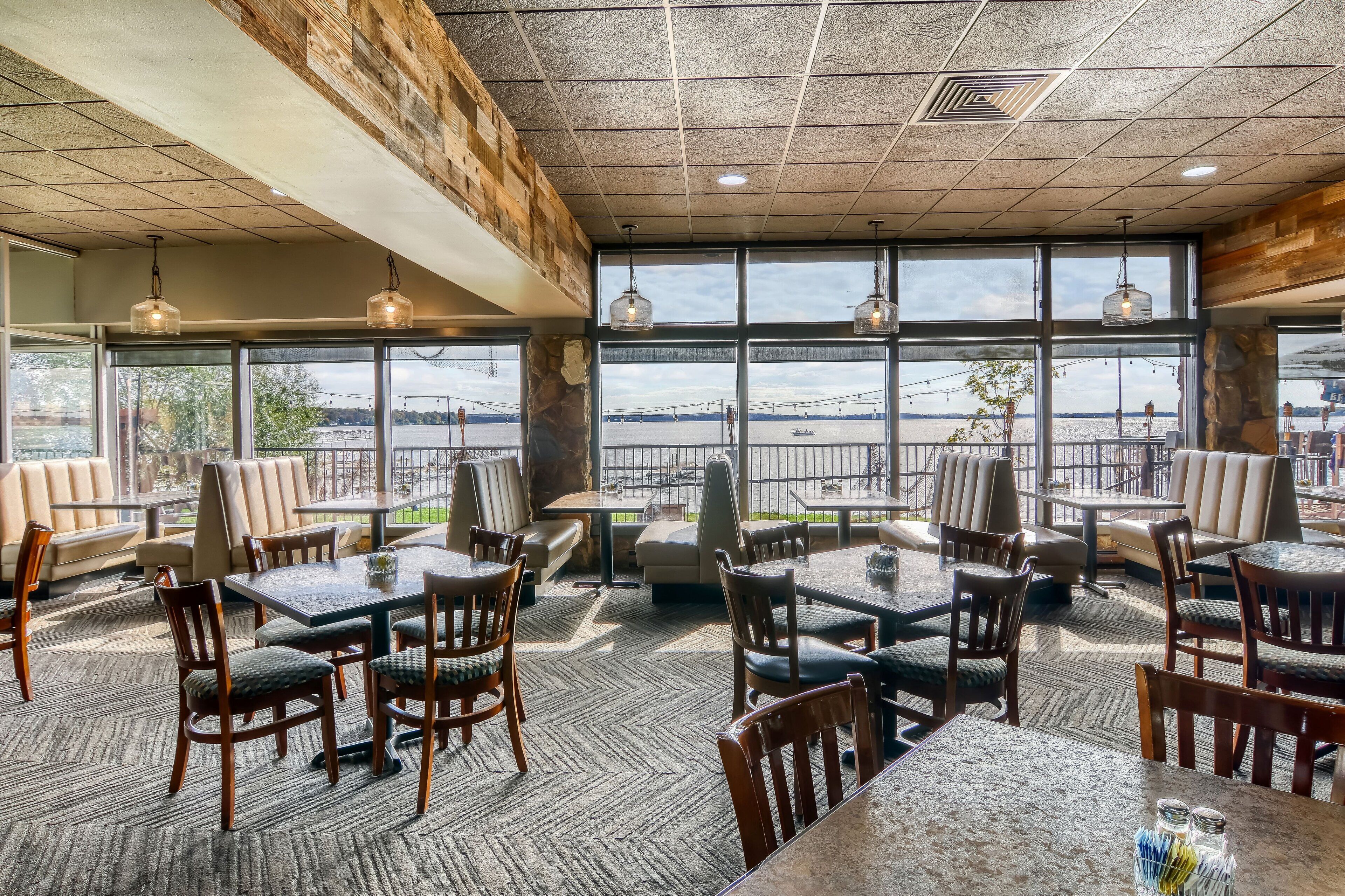 ランチ、ディナーに営業 (アメリカ料理)