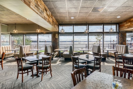 供应午餐和晚餐,美洲菜