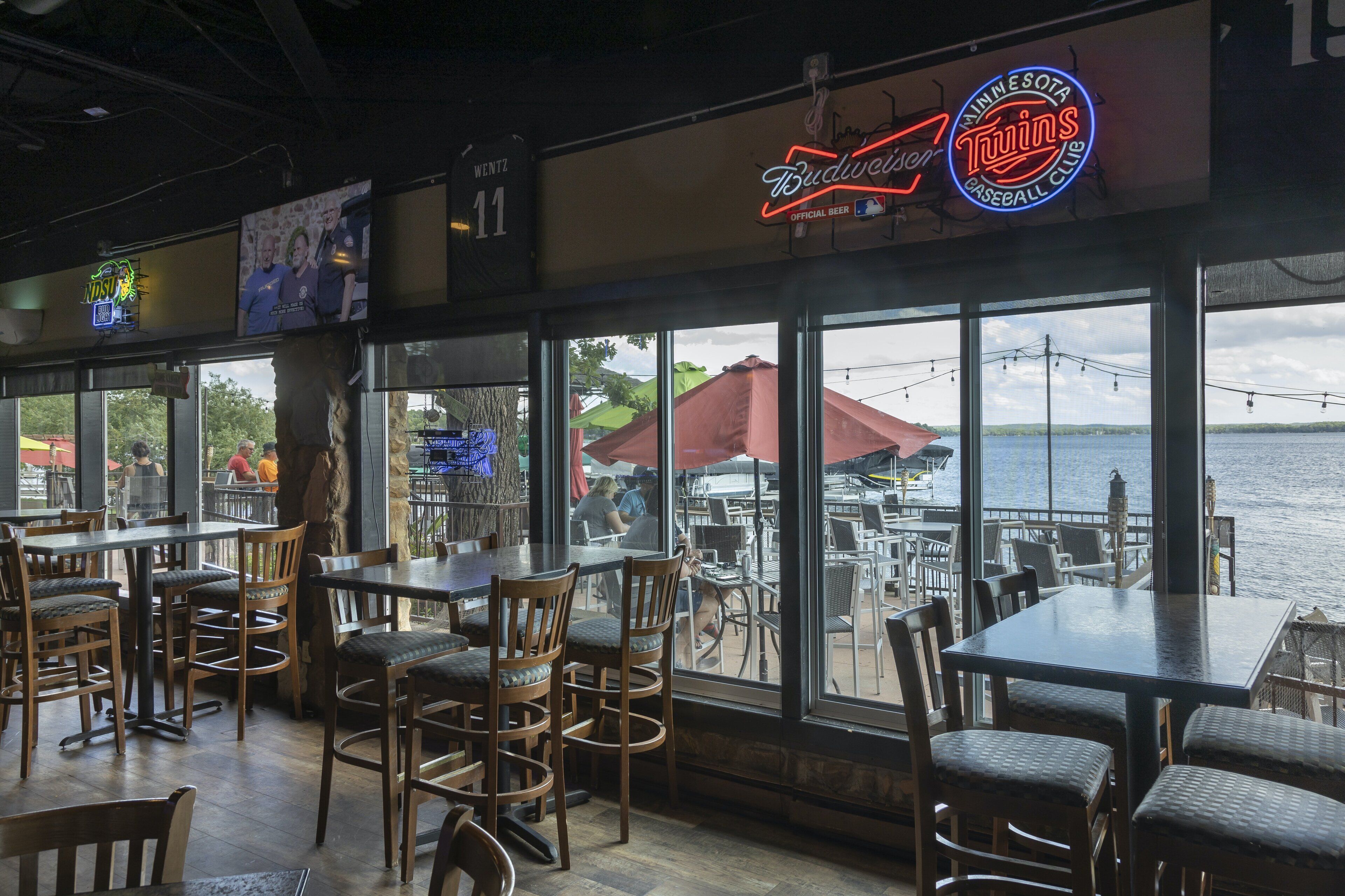 lunch and dinner served, american cuisine