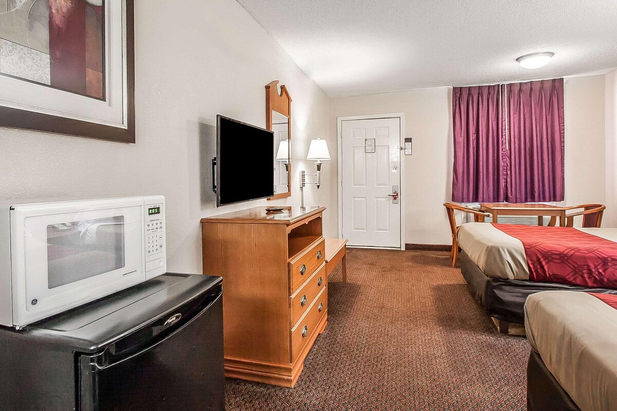 Iron/ironing board, WiFi (free), alarm clocks, bed sheets