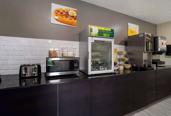 Free continental breakfast - Quality Inn Brownsville (Brownsville)