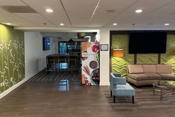 Lobby - Sleep Inn & Suites Memphis Southeast (Memphis)