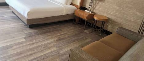 Standard Room, 1 King Bed, Non Smoking | Premium bedding, desk, iron/ironing board, free rollaway beds