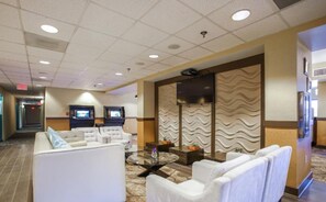 Lobby sitting area - Sleep Inn & Suites Memphis Southeast (Memphis)