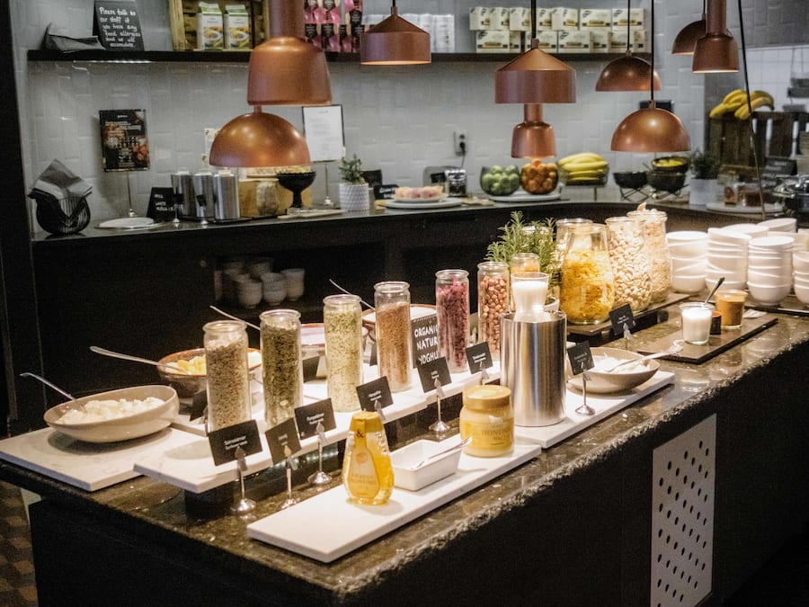 TĂ€gliches FrĂŒhstĂŒcksbuffet (210 SEK pro Person)