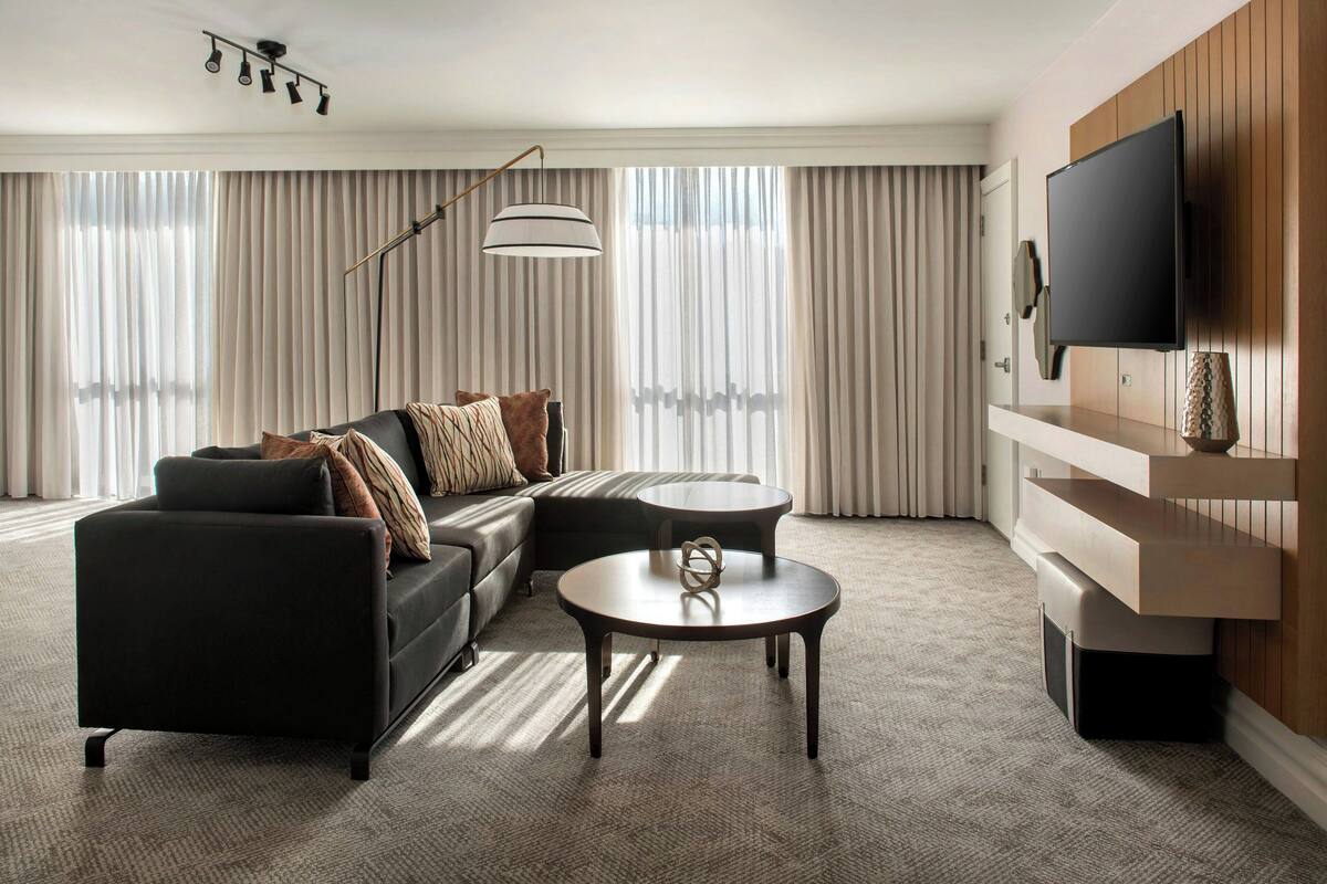 32-inch flat-screen tv with cable channels, smart tv, first-run films